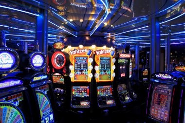 belijitu toto Premier League live match and casino table interface on mobile