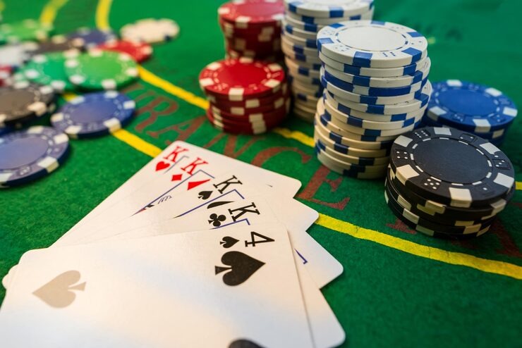 Live roulette table on belijitu toto mobile app with real dealer and HD video stream during PUBG Mobile tournament